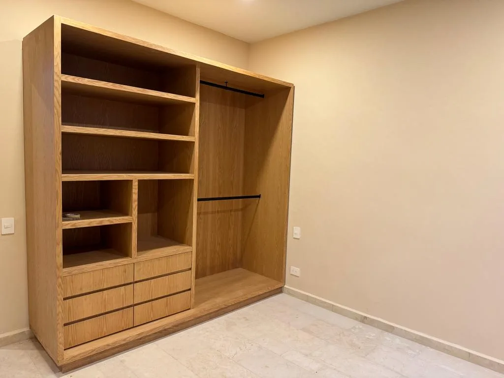 Built-in wooden closet – 3-bedroom house in Residencial Valenia, Playa del Carmen