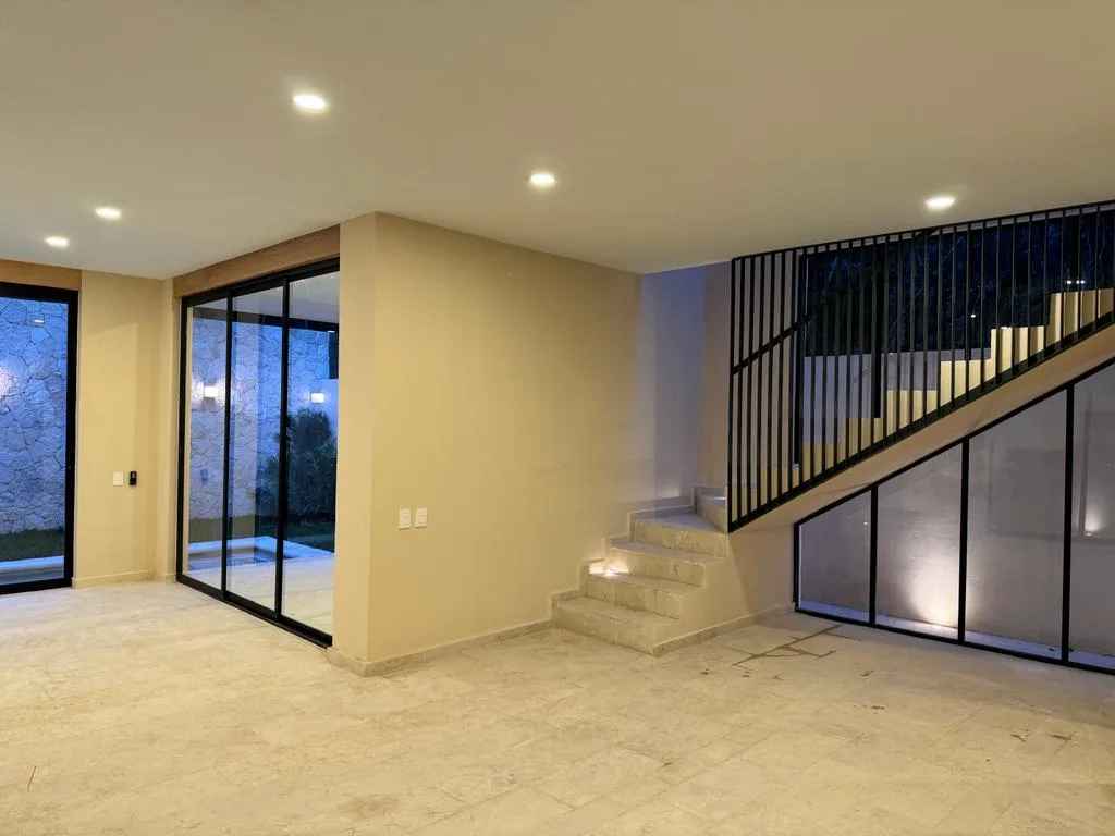 Living area and staircase – 3-bedroom house in Residencial Valenia, Playa del Carmen