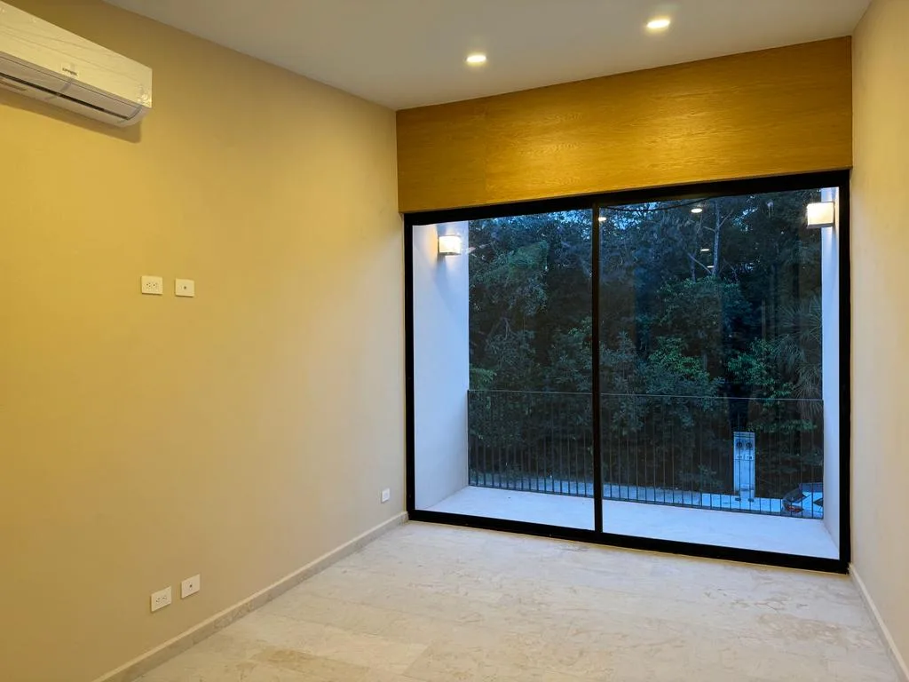Bedroom with full-height window – 3-bedroom house in Residencial Valenia, Playa del Carmen