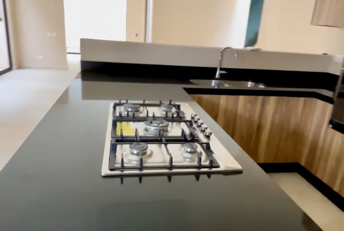 Kitchen island with cooktop – 3-bedroom house in Residencial Valenia, Playa del Carmen