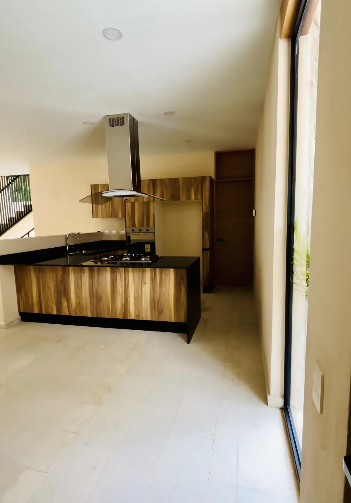 Kitchen with wooden island – 3-bedroom house in Residencial Valenia, Playa del Carmen