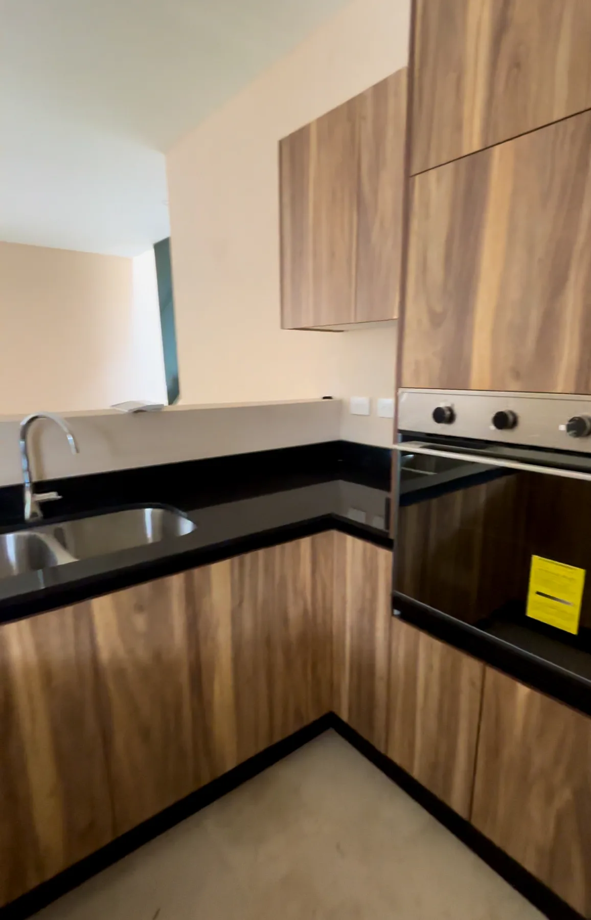 Kitchen with built-in oven – 3-bedroom house in Residencial Valenia, Playa del Carmen