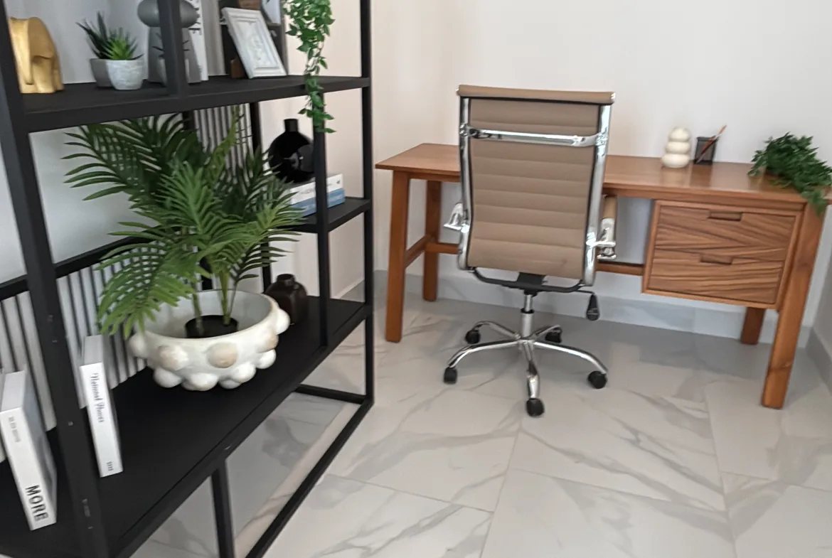 Rincón de home office con escritorio – casa de 2 recámaras en Playa del Carmen