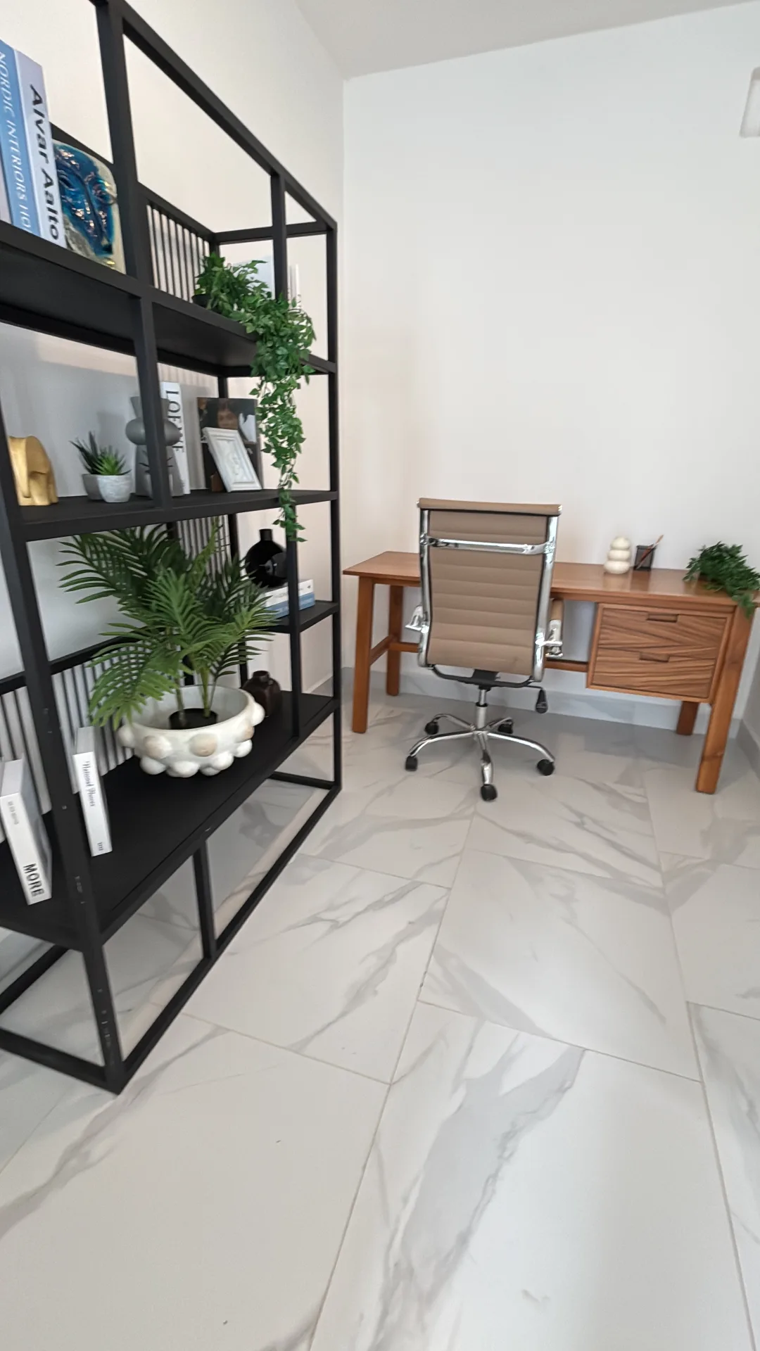 Rincón de home office con escritorio – casa de 2 recámaras en Playa del Carmen