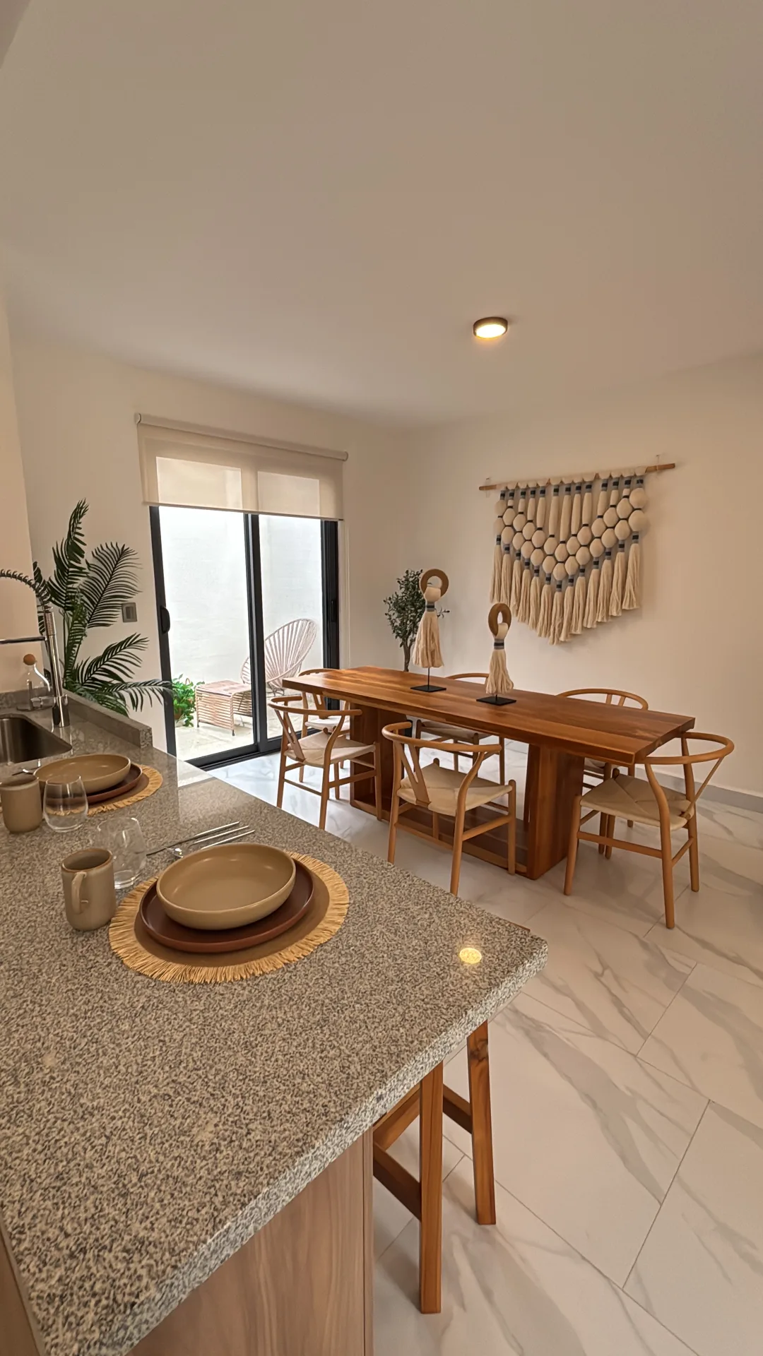 Comedor con salida a la terraza – casa de 2 recámaras en Playa del Carmen
