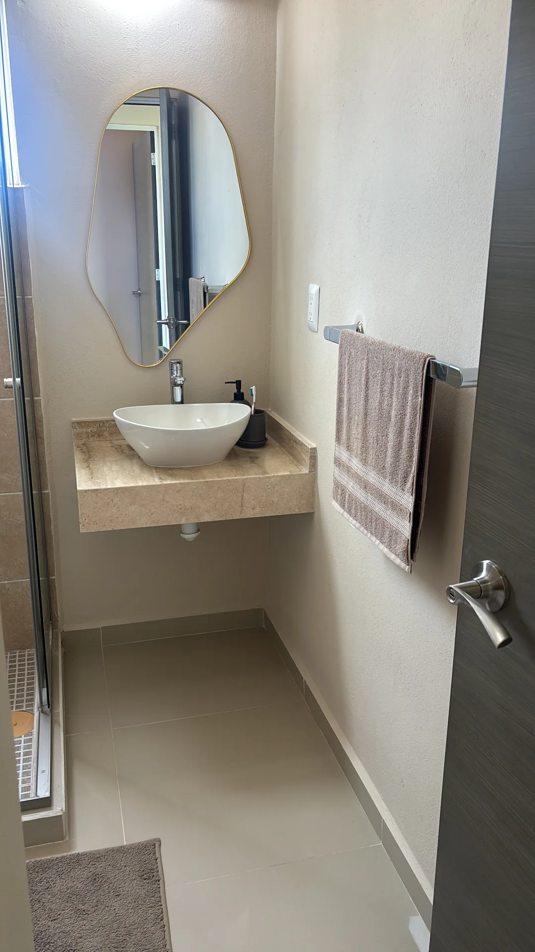 Bathroom with vessel sink – 3-bedroom house in Playa del Carmen