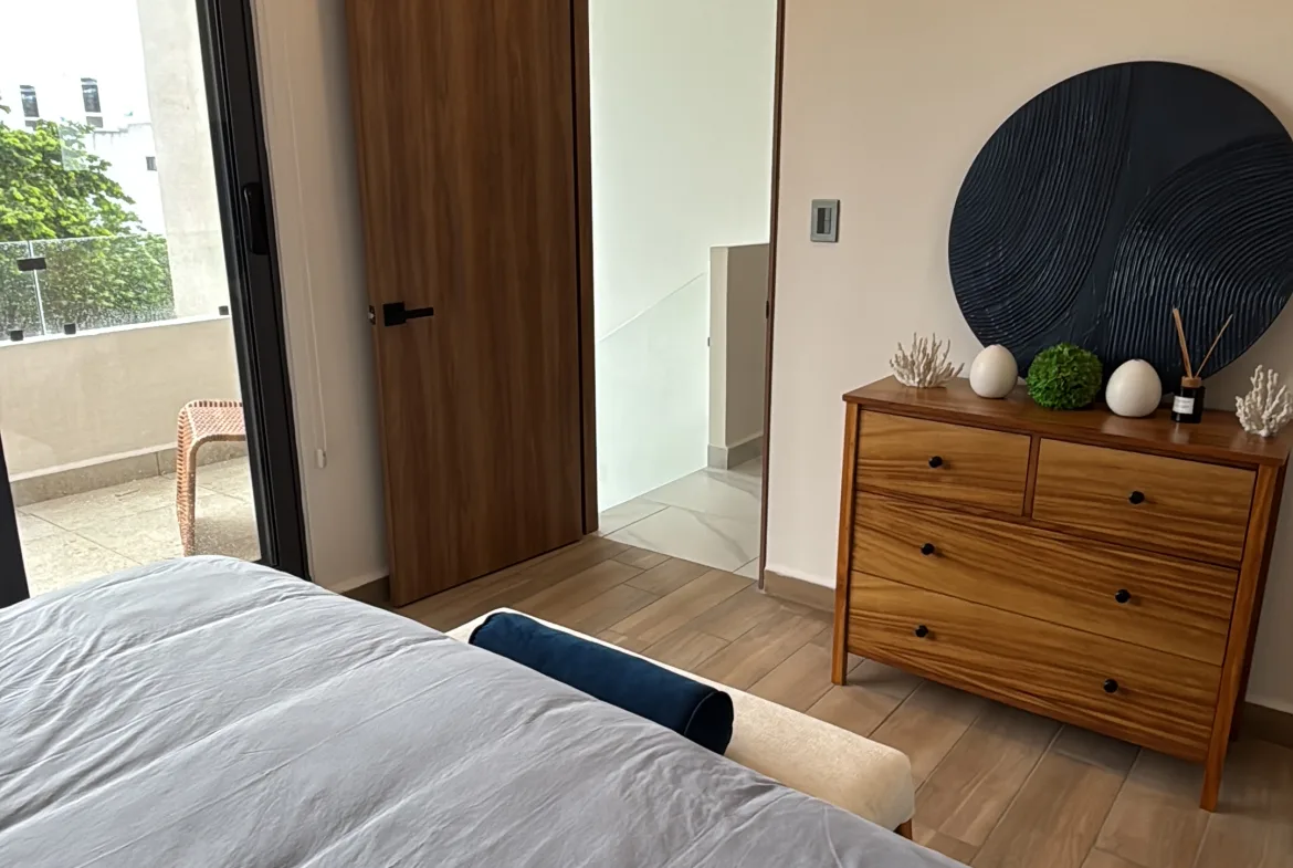 Recámara con salida al balcón – casa de 2 recámaras en Playa del Carmen