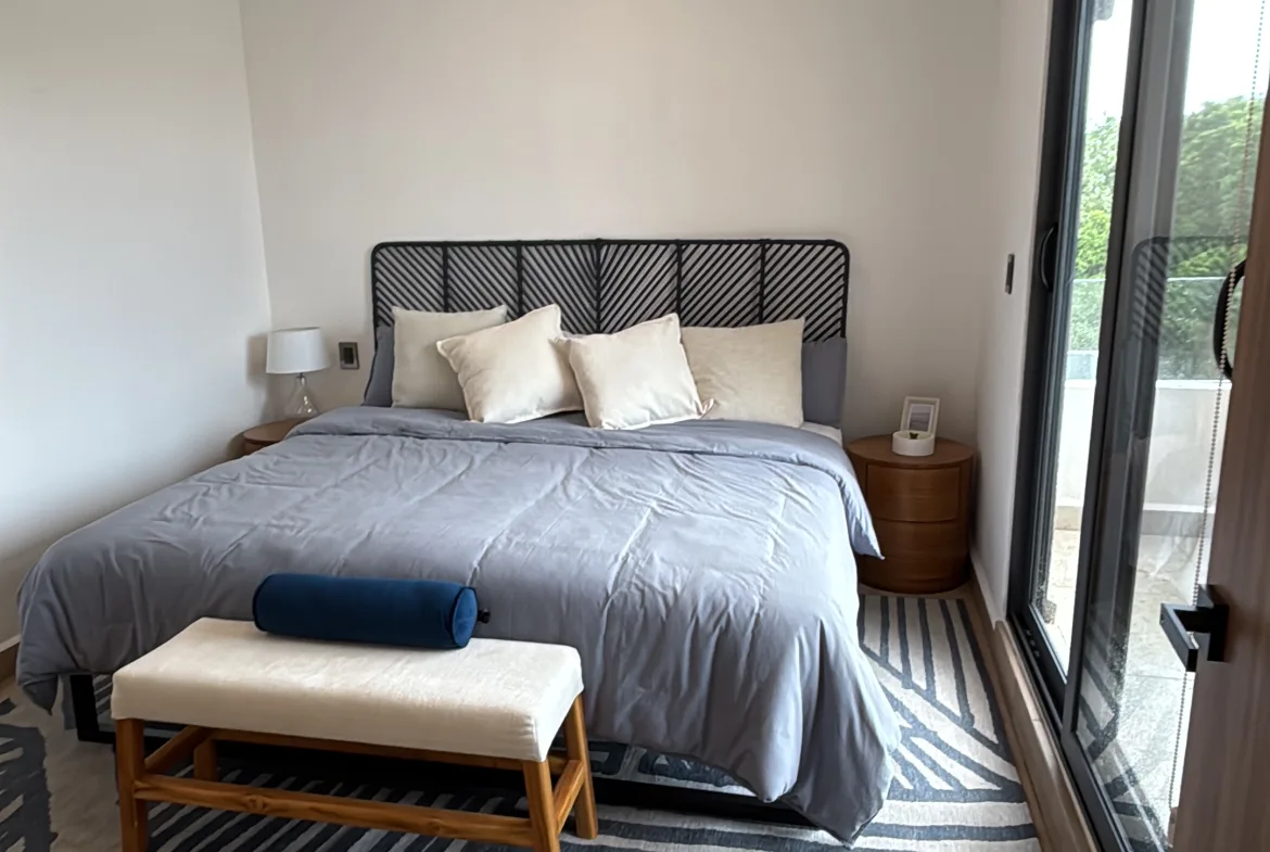 Recámara principal con balcón – casa de 2 recámaras en Playa del Carmen