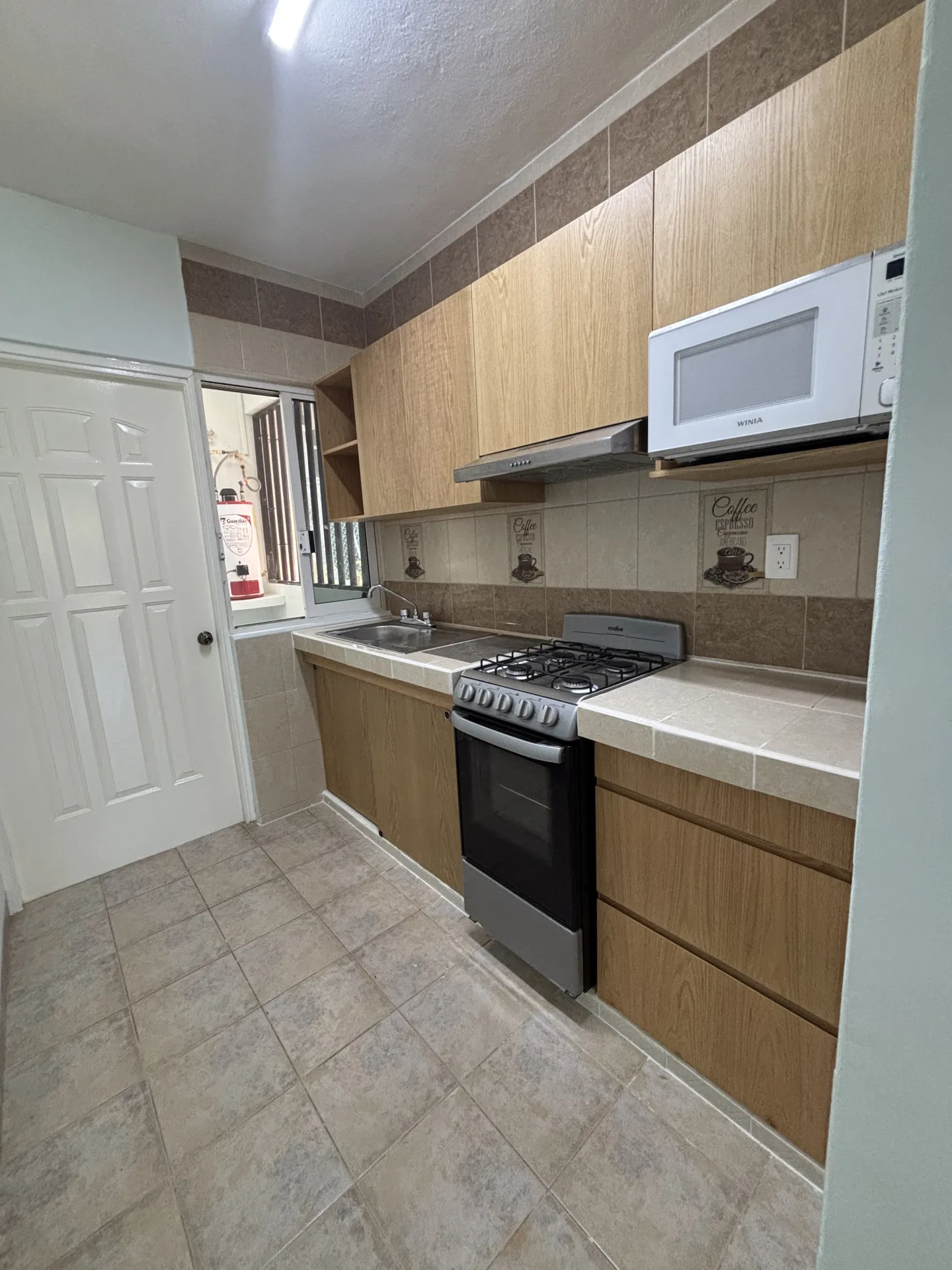 Kitchen with gas stove – 2-bedroom condo for rent in Playacar Phase 2