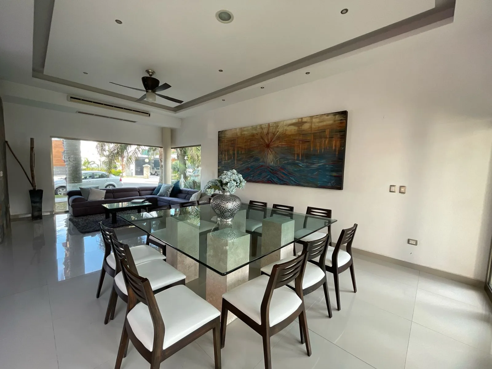 Dining room with glass table and garden views – 5-bedroom house in Villa Magna, Cancun
