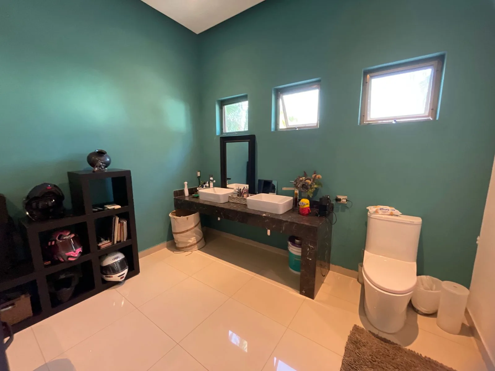 Bathroom with green accent wall – 5-bedroom house in Villa Magna, Cancun