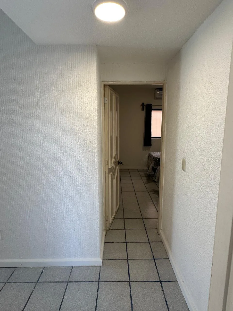 Pasillo a las recámaras – departamento de 2 recámaras en Cancún