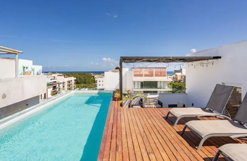 Rooftop pool with sun loungers – 1-bedroom condo in Playa del Carmen