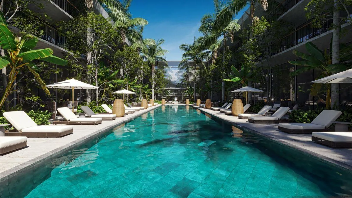 Departamento garden de 2 recámaras con doble altura en venta en Playa del Carmen