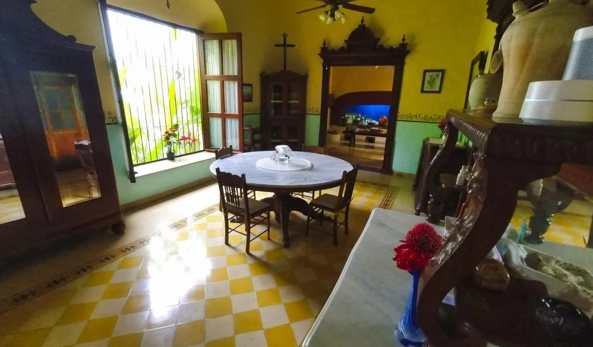 Antecomedor con piso de pasta