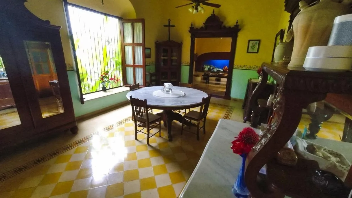 Antecomedor con piso de pasta