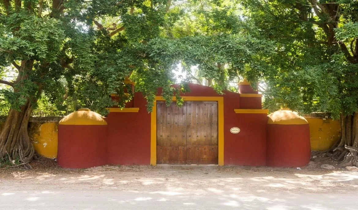 Portón de acceso